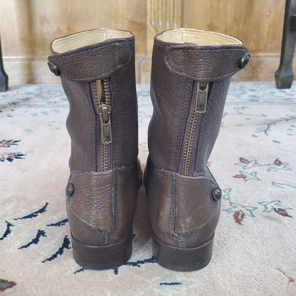Frye Melissa Button Zip Short Boot - 7.5 - Picture 4 of 6